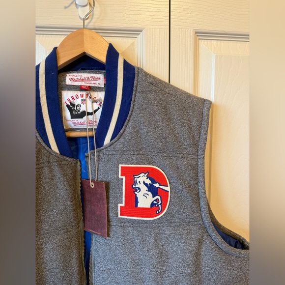 NWT - Mitchell & Ness Throwbacks NFL Denver Broncos Puffer Vest - Picture 2 of 5